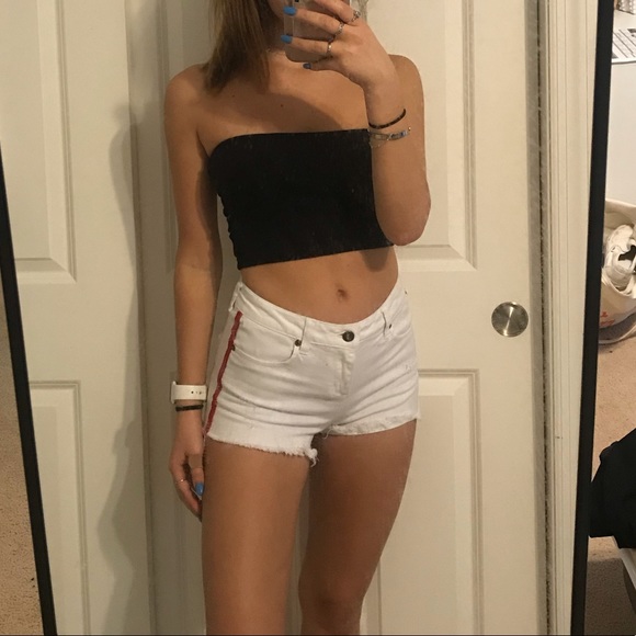 white shorts w red stars on pockets - Picture 2 of 2